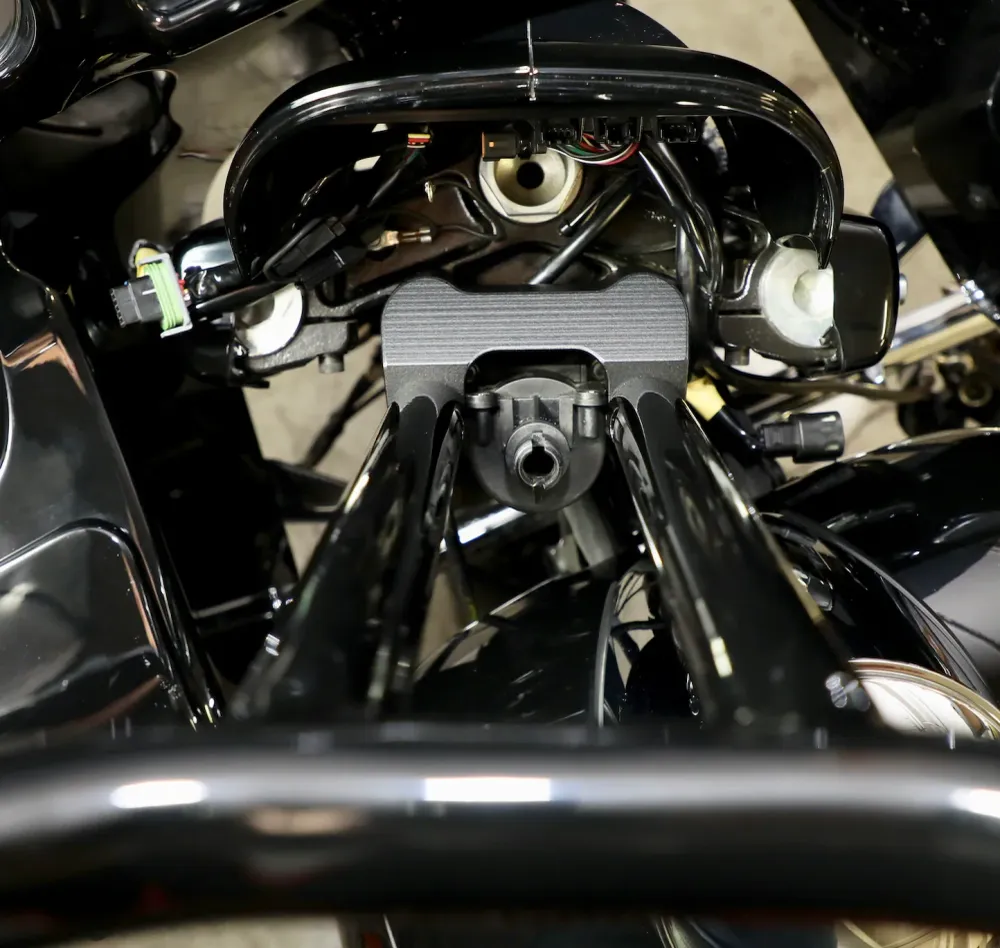 LA Choppers Riser adapterilevy Harley Road Glide -malliin