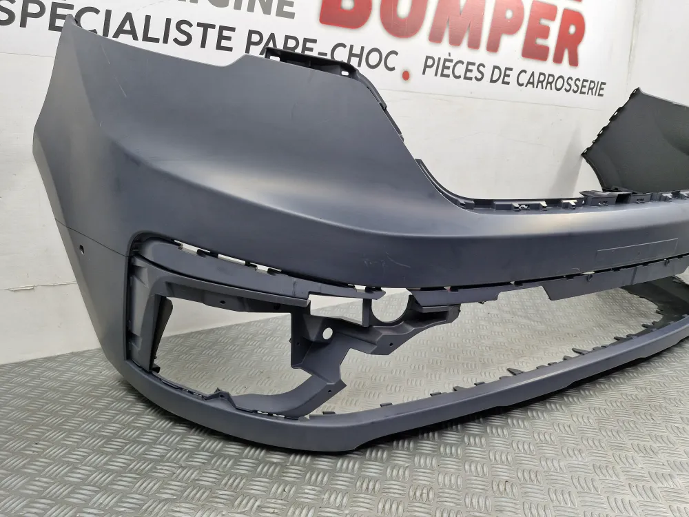 Etupuskuri Renault Trafic 4:lle (02/2022 alkaen) – Uusi alkuperäinen Park Assistilla