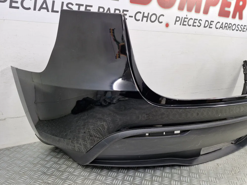 Takapuskurin Tesla Model Y käytetty ***
