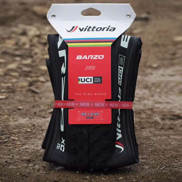 VITTORIA BARZO XC 29x2.10 "UCI Rainbow Edition" Tubeless Ready Pehmeä musta rengas VITTORIA BARZO XC 29x2.10 "UCI Rainbow...